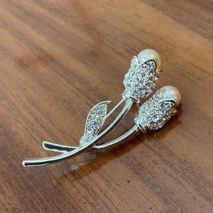 Silver and pearl brooch